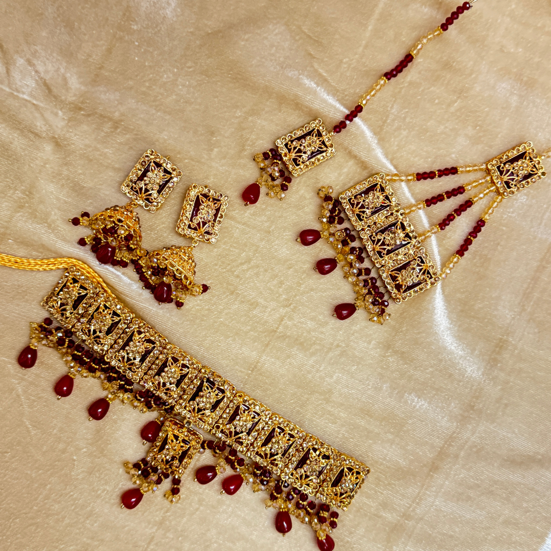 TRADITIONAL RHINESTONE STYLE BRIDAL SET