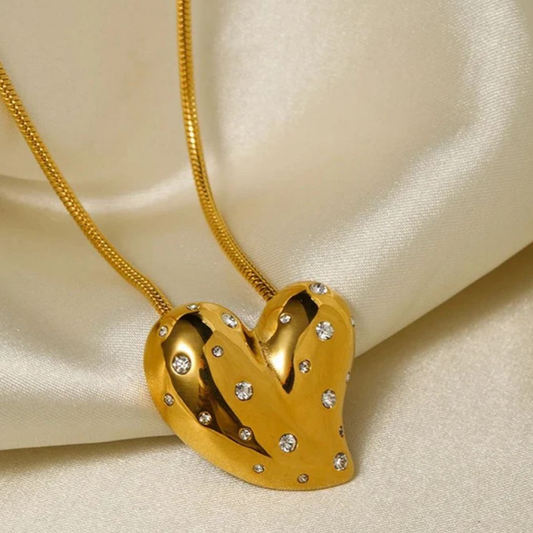 STAINLESS STEEL HEART SHAPED NECKLACE