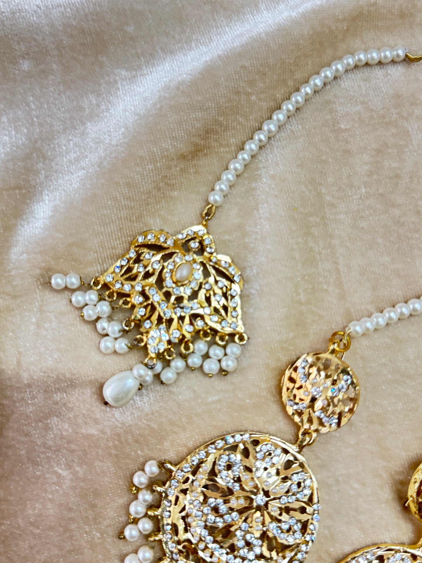 Kundan style bindi set