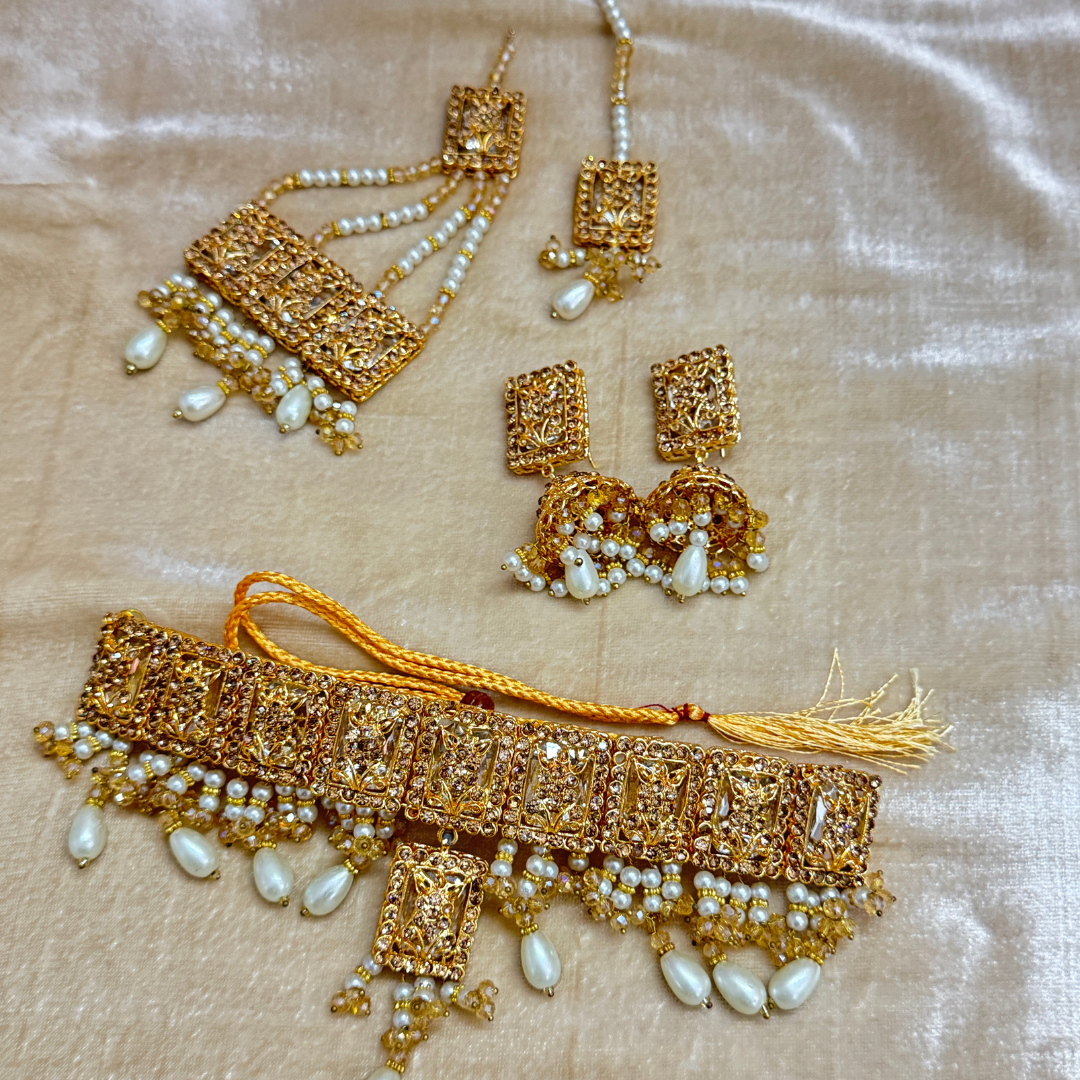 TRADITIONAL RHINESTONE STYLE BRIDAL SET