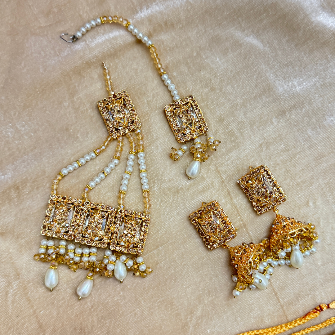 TRADITIONAL RHINESTONE STYLE BRIDAL SET
