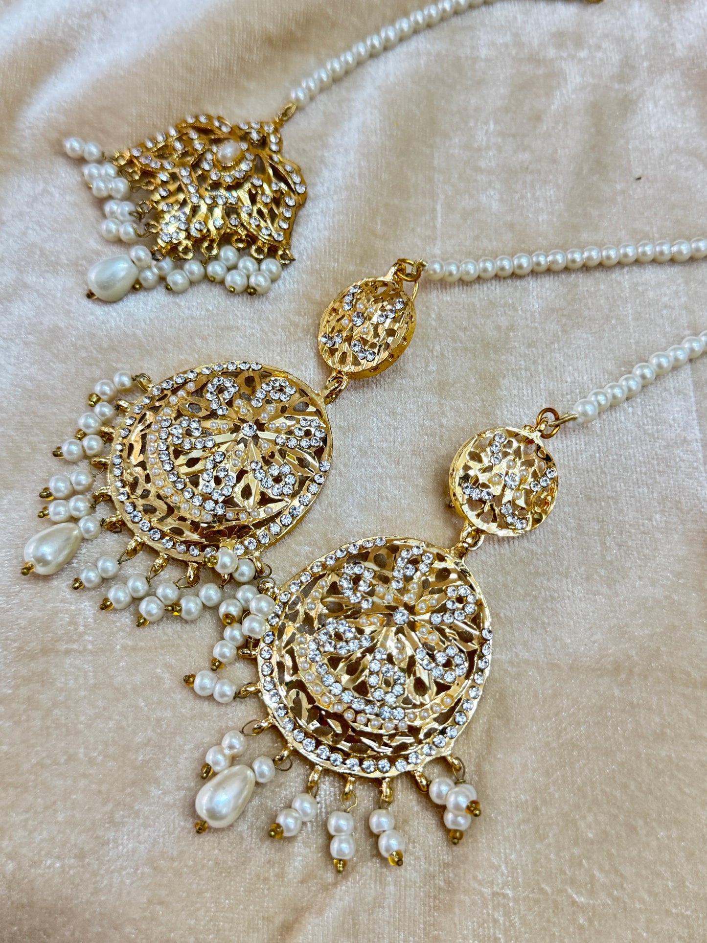 Kundan style bindi set