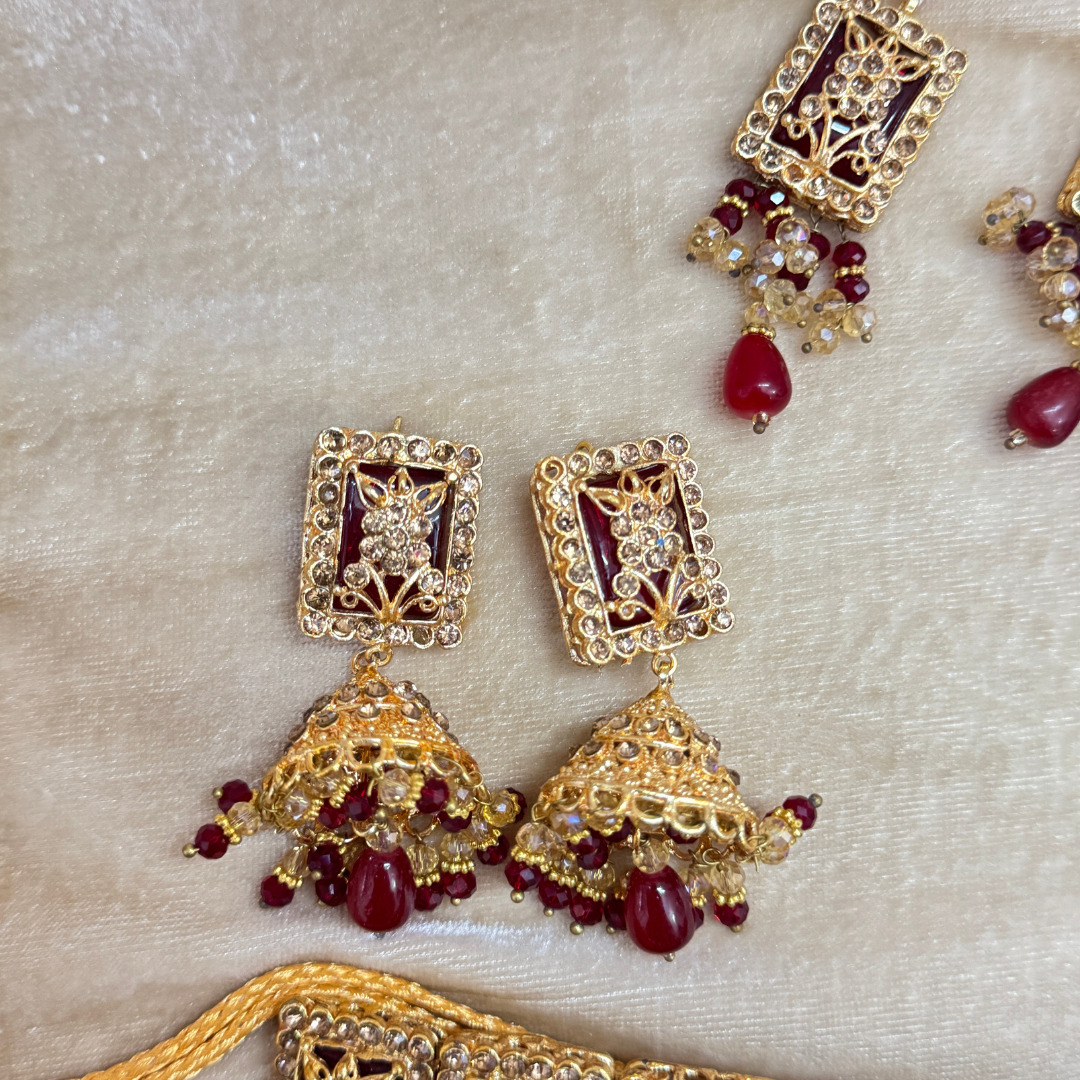 TRADITIONAL RHINESTONE STYLE BRIDAL SET