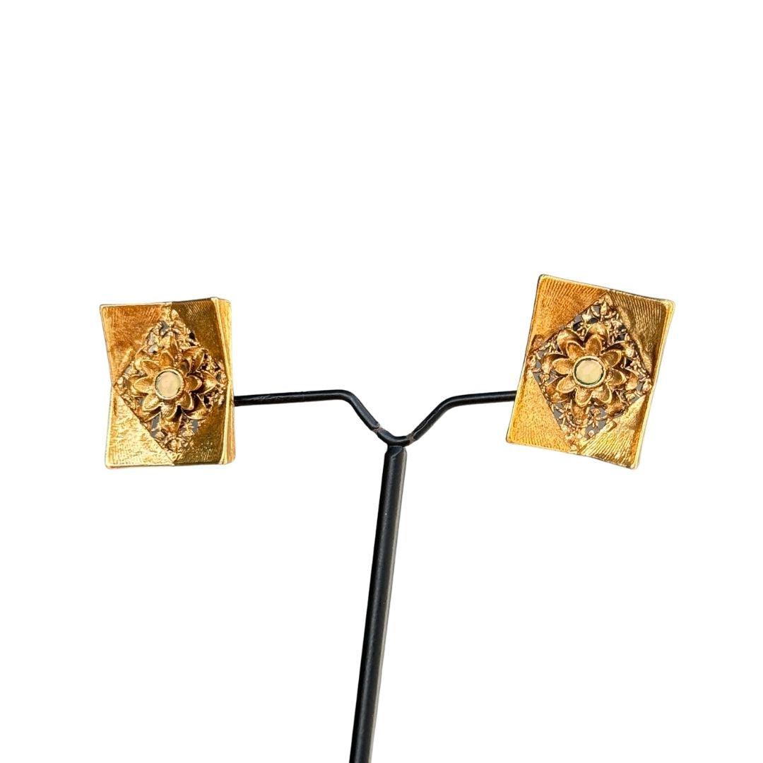 Traditional Square Studs