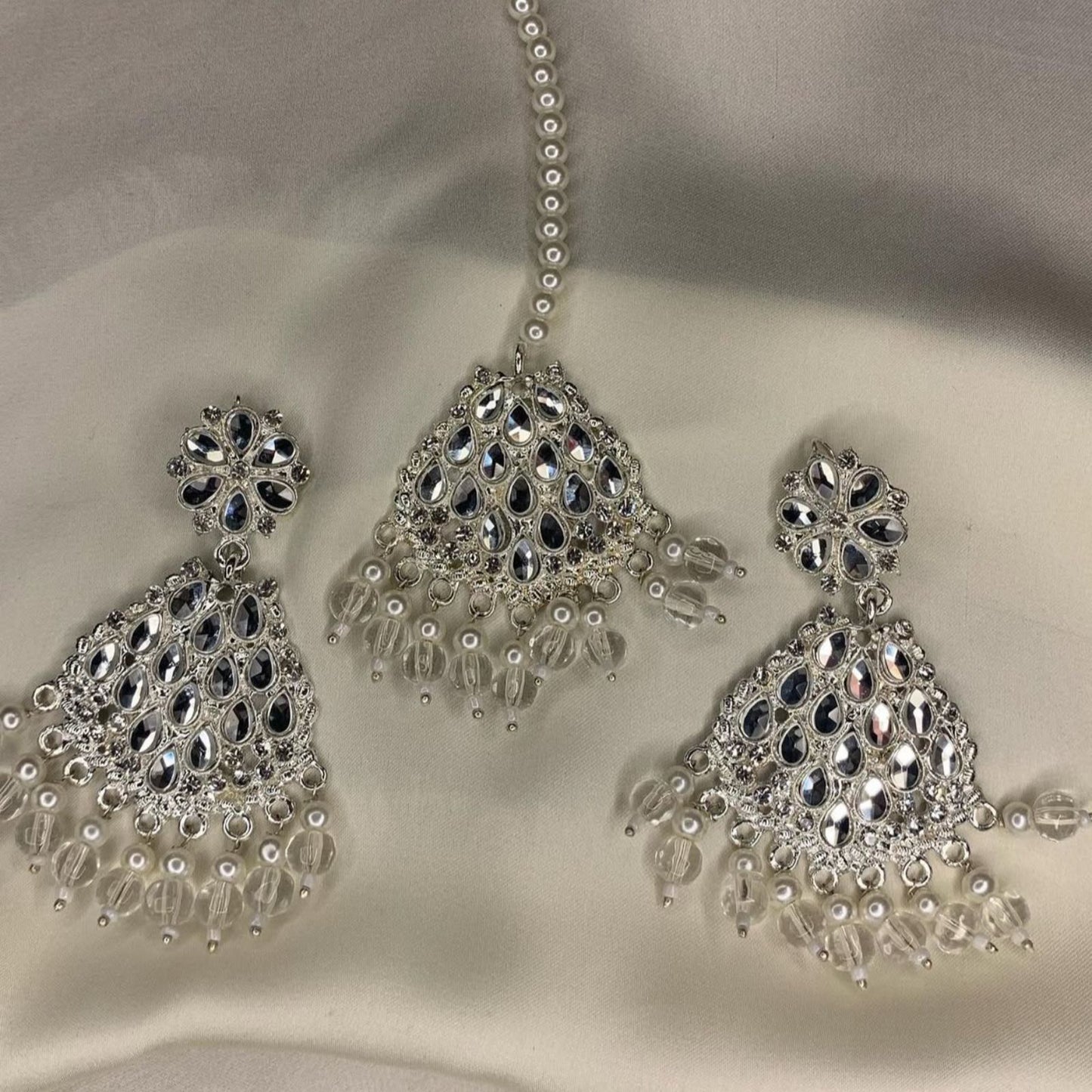 Silver bindi set
